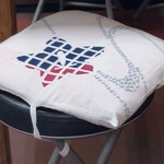 三忠食堂 - 椅子のお座部もいい感じ