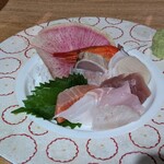 にほんいち水産直営 居酒屋あらた - 刺身盛り合わせ