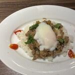 シーフードレストラン＆バー SK7 - ガパオライス