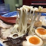 大黒ラーメン - 麺は中細ストレート♪