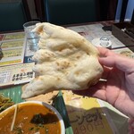 アティティ - 熱々なので千切るの大変。