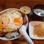 健ちゃん食堂 - 焼豚玉子飯@900円