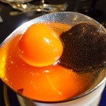 ザ・リッツ・カールトン東京 - 黒トリュフ（丸いのはニンジン）