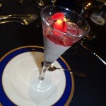 ザ・リッツ・カールトン東京 - 赤ワインと葡萄のソルベ、マールのジュレ