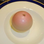 サプライズデザート1/3・外側はホワイトチョコ