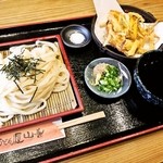 うどん屋 山善 - かき揚げざるうどん