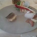 イル ギオットーネ - 秋刀魚の瞬間スモーク 焼き茄子と和サラダ「生姜の泡」