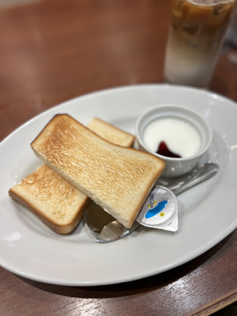 純喫茶の雰囲気を醸し出すホワイティ梅田のランドマーク的喫茶店