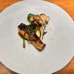 いまむら - 秋ジャケと舞茸　ニラのソース掛け