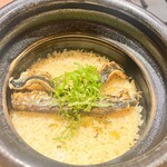 いまむら - サンマの炊き込みご飯、サンマの肝を裏ごししてサンマの表面に付けてあります。お米はまだ市場に出ていない石巻産「瑞穂の夢」