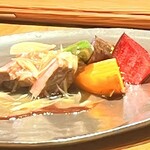 いまむら - 仙台牛　シャドークィーン（じゃがいも種）、ビーツ、オクラ、ミョウガを和えた餡で