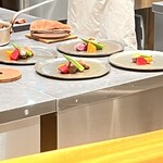 いまむら - 調理場はカウンターから一段低いところにあって、ライブキッチンのように見えます♪