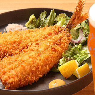 毎日、姿で仕入れる新鮮な魚をご提供◆お刺身やアジフライが人気