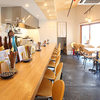 明るく落ち着いた空間◆お一人様から小規模宴会まで◎