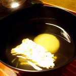 千松しま - optio A30で撮影。つと豆腐と粟饅頭の椀。