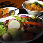 kurkku 3 - スープと彩り野菜のサラダプレート／900円