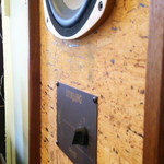 SONKA - TANNOYのStirlingスピーカーからライトなジャズが流れてます