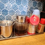 ラーメン猪太 - 卓上