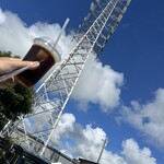 テットウ コーヒー - ドリンク写真:鉄塔とアイスコーヒー