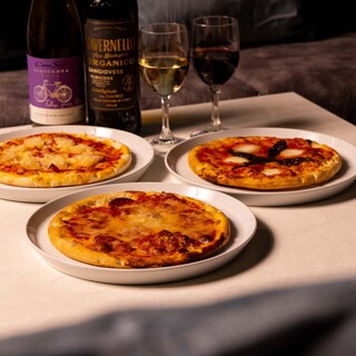 【店内仕込みピザと種類豊富なワイン】至福な時間を満喫できます