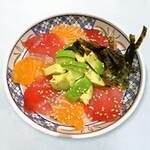 まぐろとサーモンのアボカド丼（酢飯）