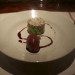 ラ シャッス - ラム酒に漬けたレーズンとくるみのヌガーグラッセ北海道の猟場でとってきた山ブドウのソルベ添え（1200円）