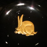 日本料理 幸庵 - お出汁を飲み干すと、ウサギが現れます