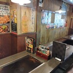 Okonomiyaki Teppanyaki Bonkuraya Dotonbori Ten - Interior view. During lunch hours, customers are required to order at least one drink.