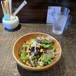 ビストロボンノ - 注文する前から提供されるサラダ