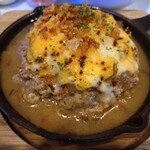 シュシュウルフ - 料理写真:炙りチーズのオニオンソースハンバーグ アップ