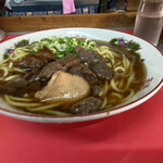 きらく - ３９℃は、あっつい！　右奥では大鍋がグツグツと煮えてマス。