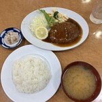 トミーズ キッチン - サービスランチ ハンバーグ850円