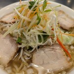 会津喜多方ラーメン坂内 小法師 - シャキシャキ野菜がたっぷりな生姜醤油ラーメン