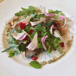 カーサ・デル・チーボ - 八戸産 朝捕れサバの瞬間燻製 ハーブサラダのカルパッチョ仕立て