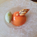 カーサ・デル・チーボ - ブラッドオレンジと白桃のムース 茴香のソルベット添え