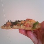 Piza kukku - 生地の上には具がたっぷり。エッジにはとろけるチーズ入り。