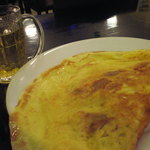 Long Huy Nha hang restaurant - 料理写真:バインセオ、左は冷たい蓮茶