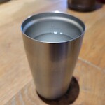 純米濃厚味噌ラーメン つむぎ - ｢お水｣！この【コップ】中空構造で温度保てる！結露も起きない！こんな【コップ】使ってるお店は初めて！感動♪