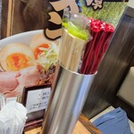 純米濃厚味噌ラーメン つむぎ - 【箸】は選べる、割り箸と塗り箸の2種類！