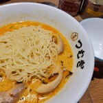 純米濃厚味噌ラーメン つむぎ - ｢九州豚骨替え玉｣1玉無料！