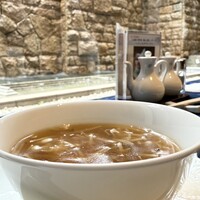 中国料理 桃李 - 壁の滝の音を聴きながら
                    ふかのひれスープ
                    ふかひれたっぷり
                    やけど注意