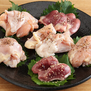 【新鮮国産鶏】3種の特製味噌ダレで味わう鶏焼肉