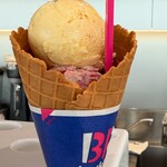サーティワンアイスクリーム - 料理写真:ラムレーズンとラブポーションサーティワンのスモールダブルをワッフルコーン