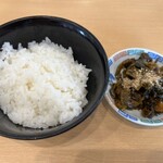 ごはん小150円　卓上サービスの辛子高菜