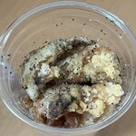 EXPASA御在所 上り - 【鶏 三和】で購入した「鶏皮チップス(黒胡椒)」
