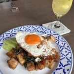 ジャスミンアンジェロ - 料理写真:ガパオガイ
鶏粗挽肉のバジル炒めライス　¥1100