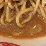 蒙古タンメン中本 - ニンニクの旨味と味噌の豊かな味がガッチリと手を組んだスープ