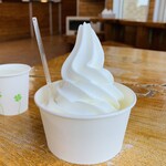 ラ・レトリなかしべつ - ミルクソフトクリーム・カップ450円