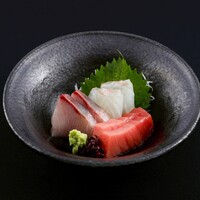 お造り三種盛り合わせ（2人前）