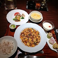 中国料理 神戸壺中天 - メインが選べる壺中天ランチ～麻婆豆腐～